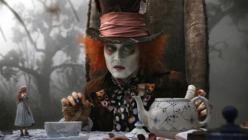 Chapeleiro Maluco, personagem de Johnny Depp, em 'Alice no País das Maravilhas' (2010) - Reprodução/Walt Disney Studios Motion Pictures