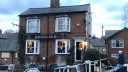 Fachada do pub Rising Sun, na Inglaterra - Divulgação/Instagram