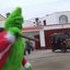 Policial se fantasiou de Grinch no Peru