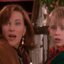 Catherine O'Hara e Macaulay Culkin em 'Esqueceram de Mim'