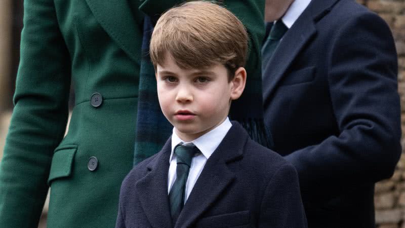 Príncipe Louis durante aparição em caminhada à missa de Natal - Getty Images