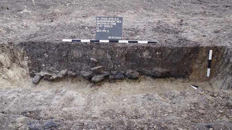 Poços de cozimento de 2.800 anos contendo restos de comida carbonizados - Divulgação/Bavarian State Office for Monument Preservation