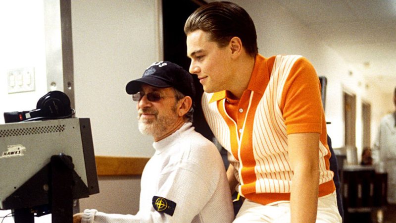 Spielberg e DiCaprio no set de 'Prenda-Me Se For Capaz' - Reprodução