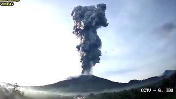 Erupção do vulcão Monte Ibu - Reprodução