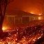 Casa incendiada em Los Angeles