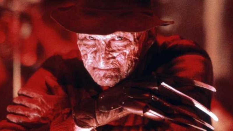 Robert Englund como Freddy Krueger no filme - Divulgação/New Line Cinema