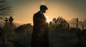 Tommy Shelby, personagem principal de Peaky Blinders - AlexNick no Pixabay