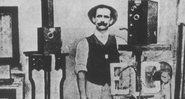 Afonso Segreto, irmão do pioneiro do cinema no Brasil, Paschoal Segreto (1868-1920) - Revista Nossa História, ano 2, nº 13, pág. 82 / Acervo particular/ Via Wikimedia Commons