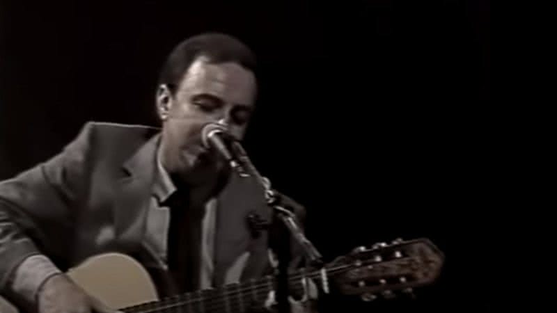 João Gilberto durante apresentação - Divulgação / Youtube / Josiêldo Pinheiro