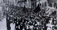 Anarquistas e operários durante protestos da Greve Geral de 1917, em São Paulo - Wikimedia Commons