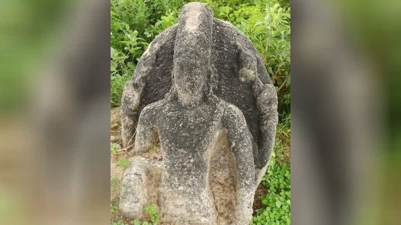 Fotografia contendo a estátua de Vishnu - Departamento de Arqueologia do Estado da Índia