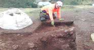 Foto de escavação no forte da colina - CFA Archeology Ltd