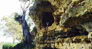 Caverna à beira do rio - Universidade de Flinders