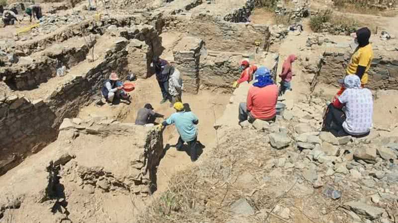 Fotografia em meio às escavações de antigo cemitério pré-Inca no Peru - Divulgação/Ministério da Cultura do Peru