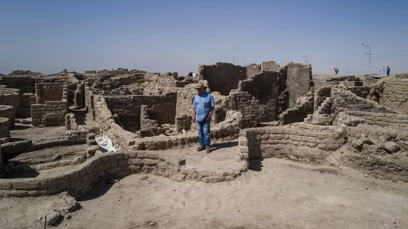 Egiptólogo Zahi Hawass na 'Cidade de Ouro' perto de Luxor, no Egito - Getty Images