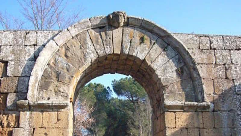 Portão de entrada para a cidade romana de Falerii Novi - Wikimedia Commons