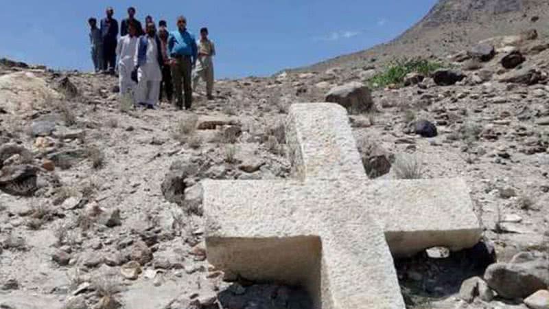 Cruz encontrada no Paquistão - Divulgação/Pamir Times