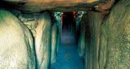 Entrada da tumba de Newgrange, na Irlanda - Divulgação