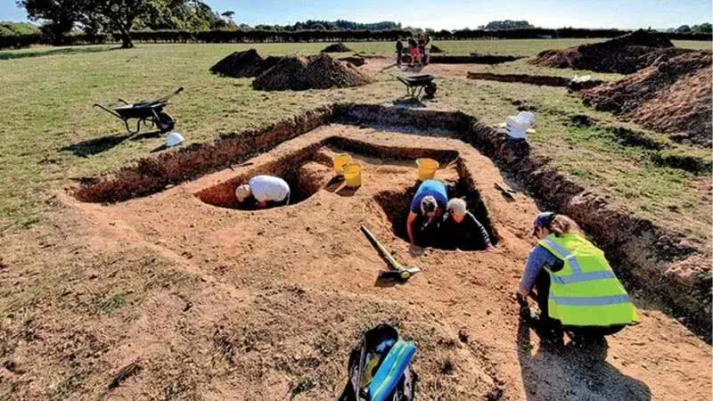 Escavações do monumento na Inglaterra - Divulgação - Bournemouth University Archaeological Research Consultancy