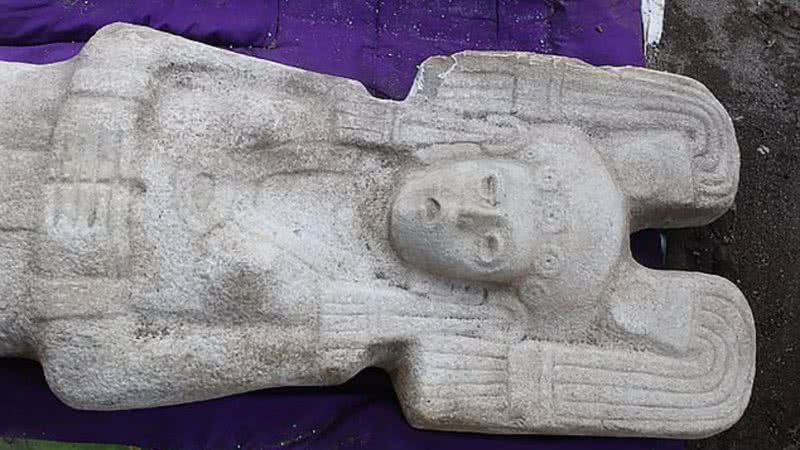 Estátua descoberta no México - Divulgação - Instituto Nacional de Antropologia e História