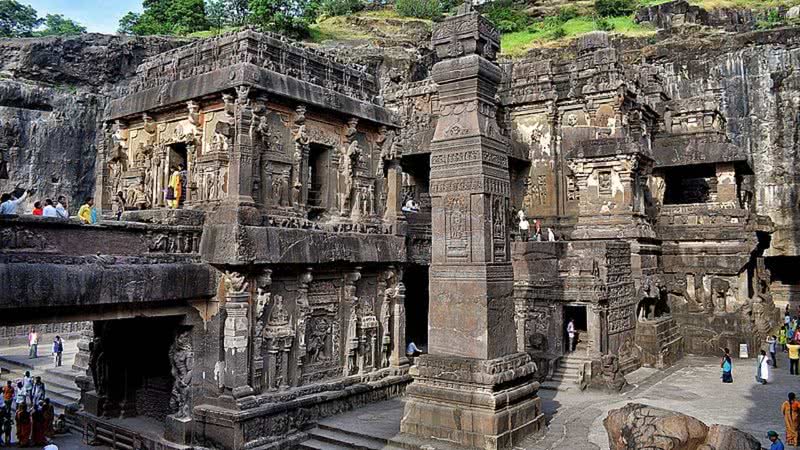 Um dos templos das Grutas de Ellora, na Índia - Abhideo21 via Wikimedia Commons