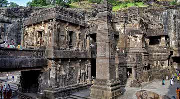 Um dos templos das Grutas de Ellora, na Índia - Abhideo21 via Wikimedia Commons