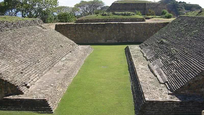 Campo de jogo de bola em Monte Alban, no México - Tjeerd Wiersma de Amsterdam/Wikimedia Commons