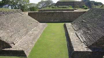 Campo de jogo de bola em Monte Alban, no México - Tjeerd Wiersma de Amsterdam/Wikimedia Commons