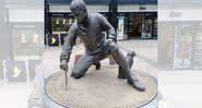 Fotografia da estátua de Flinders e seu gato (que foi com ele na expedição à Austrália) na estação de Euston, na Inglaterra. - Wikimedia Commons