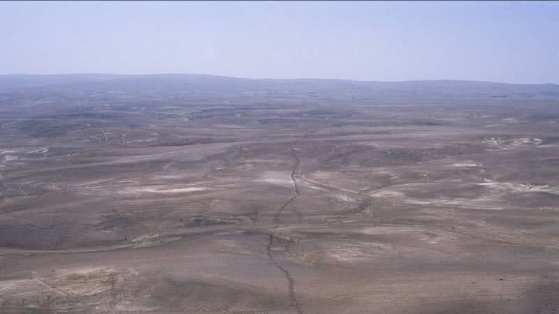 A muralha conhecida como Khatt Shebib - Divulgação/Arquivo Fotográfico Aéreo para Arqueologia do Oriente Médio