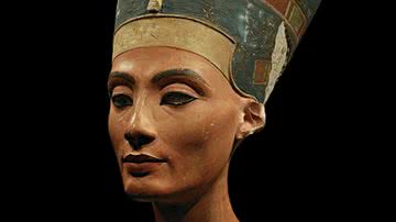 Busto de Nefertiti, localizado no Neues Museum, em Berlim, Alemanha - Philip Pikart via Wikimedia Commons