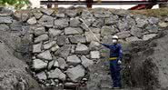 Parede de pedra descoberta em Tóquio, Japão - Divulgação/Mainichi - Natsuki Nishi