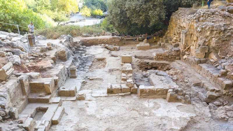 Fotografia em plano plongê do templo - Autoridade de Parques e Natureza de Israel