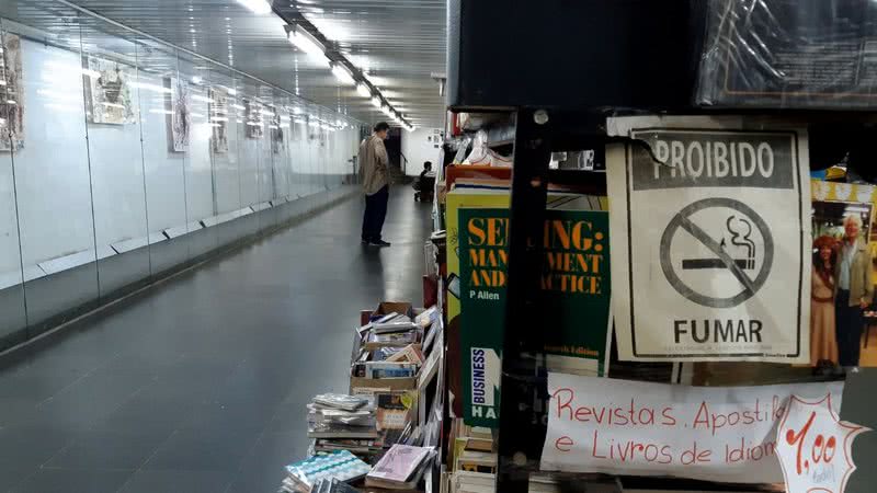 Revistas e livros no sebo permanente - Victória Gearini