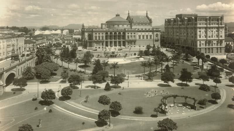 Fotografia do Theatro Municipal de São Paulo na década de 1920 - Domínio Público/ Creative Commons/ Wikimedia Commons