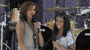 Whitney e Bobbi durante apresentação - Getty Images