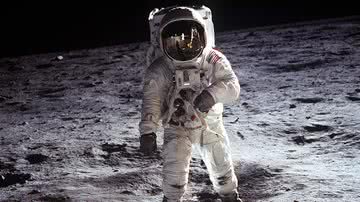 Foto de um astronauta na Lua durante missão Apollo 11, da NASA - WikiImages/Pixabay