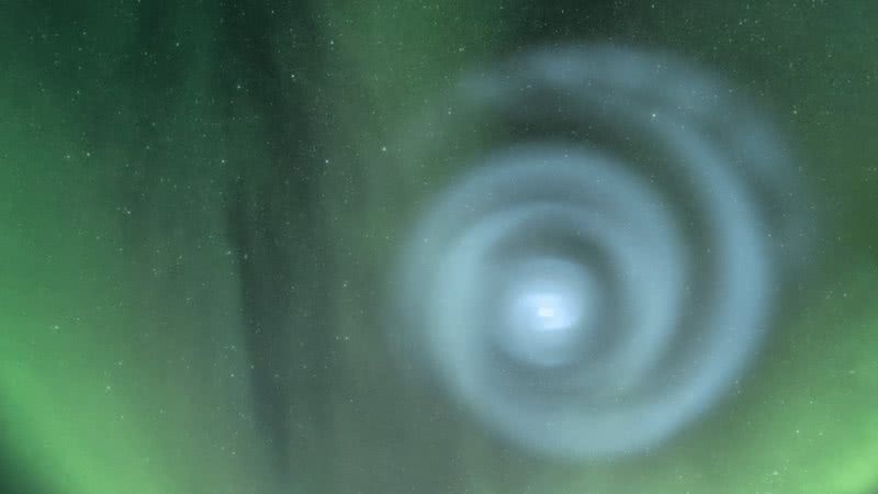 A espiral de luz misteriosa que apareceu no Alasca - Reprodução/Facebook/Todd Salat/Aurorahunter.com