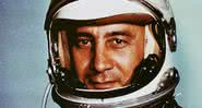 O astronauta Gus Grissom com traje espacial - Wikimedia Commons