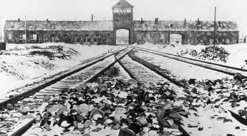 Entrada de trem de Auschwitz - Getty Images