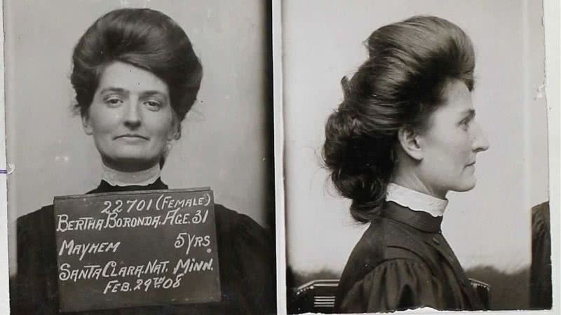 Bertha em mugshot após ser capturada - Divulgação