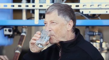 Bill Gates bebendo a água produzida pelo OmniProcessor - Bill Gates/Youtube