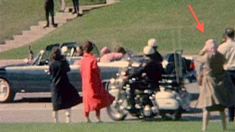 Imagem da senhora Babushka no momento de morte de Kennedy - Divulgação