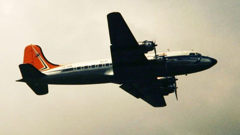 Aeronave DC-4, similar a envolvida no acidente - Wikimedia Commons