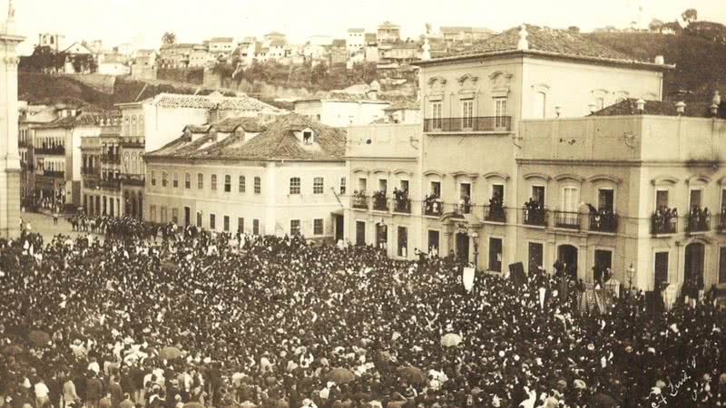 O dia da assinatura da Lei Áurea no Paço Imperial - Domínio Público, via Wikimedia Commons