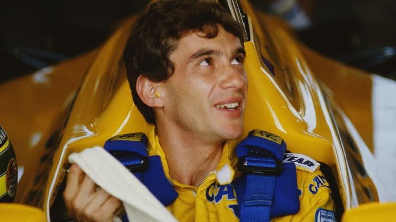 Ayrton se preparando em box durante prova em 1987 - Getty Images