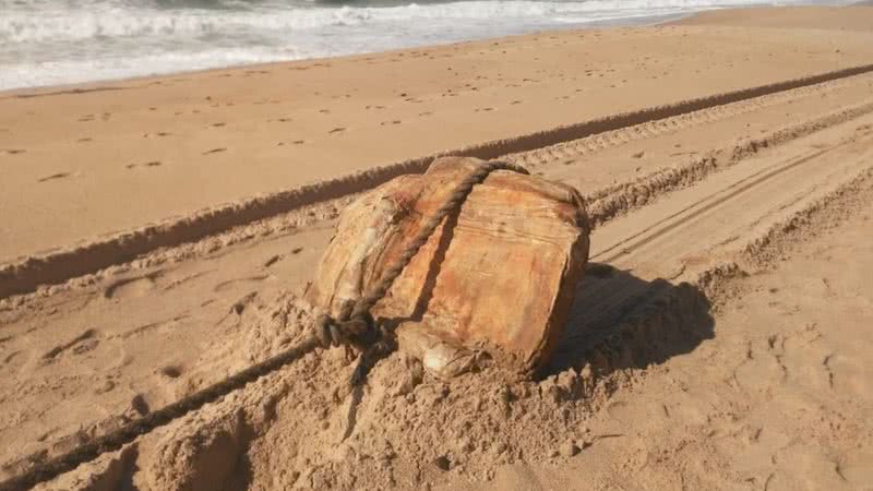 Caixas encontradas na Praia do Flamengo - Divulgação/Limpurb