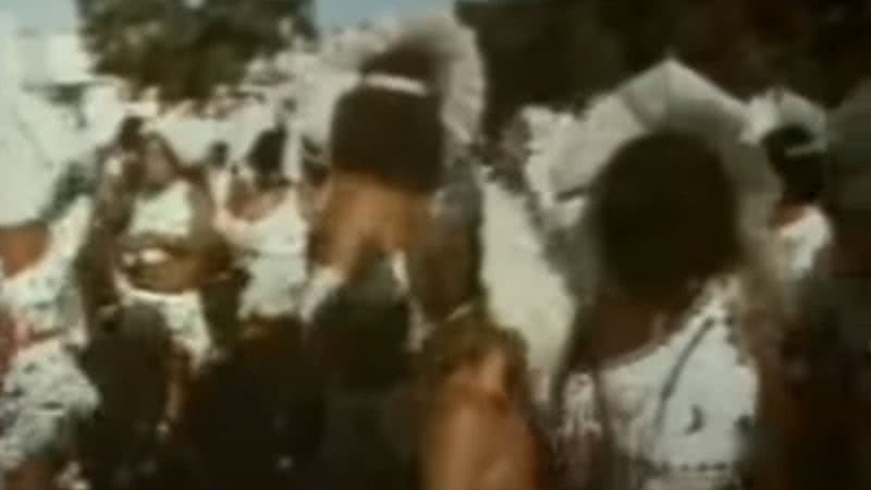 Bloco Cacique de Ramos na Avenida Presidente Vargas, em 1972 - Divulgação / Youtube / João Carlos Rodrigues