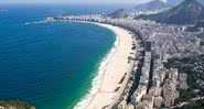 Imóveis próximos à praia de Copacabana, no Rio de Janeiro - Divulgação/Wikimedia Commons/bisonlux