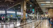 Aeroporto de Guarulhos, em São Paulo, onde o passageiro desembarcou - Wikimedia Commons